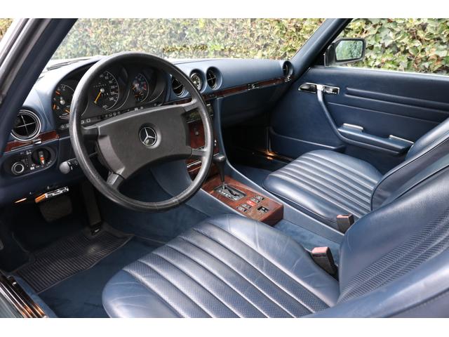 ５００ＳＬ　１９８９年最終モデル　／　新車並行車　／　ネイビー本革シート　／　ウッドパネル　／　純正アルミホイール　／　純正ハードトップ　／　４人乗車(10枚目)