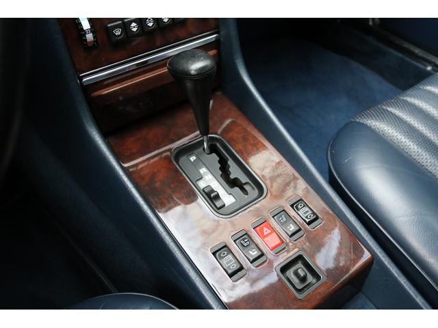 ＳＬ ５００ＳＬ　１９８９年最終モデル　／　新車並行車　／　ネイビー本革シート　／　ウッドパネル　／　純正アルミホイール　／　純正ハードトップ　／　４人乗車（15枚目）