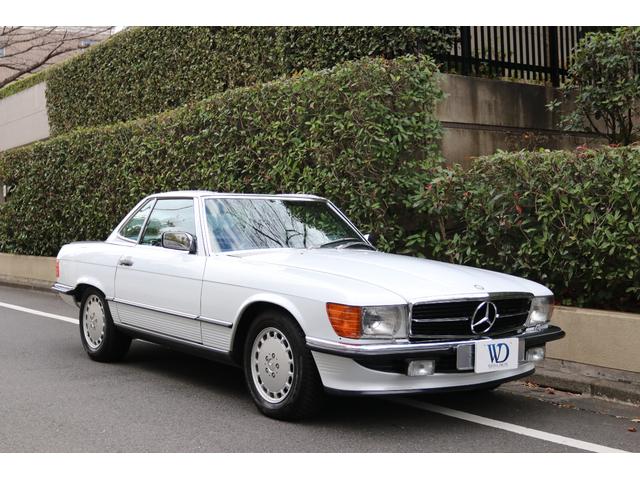 ５００ＳＬ　１９８９年最終モデル　／　新車並行車　／　ネイビー本革シート　／　ウッドパネル　／　純正アルミホイール　／　純正ハードトップ　／　４人乗車(21枚目)