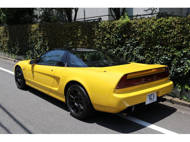 ＮＳＸ ５ＭＴ　インディーイエローパール／　黒革シート／　Ｒ仕様ＭＯＭＯステアリング／　Ｒ仕様チタンシフトノブ／　チタンマフラー／　ＦＵＪＩＴＳＵＢＯエキゾーストマニホールド／　ＷｅｄｓＳｐｏｒｔ鍛造アルミホイール（8枚目）