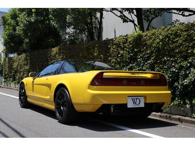 ＮＳＸ ５ＭＴ　インディーイエローパール／　黒革シート／　Ｒ仕様ＭＯＭＯステアリング／　Ｒ仕様チタンシフトノブ／　チタンマフラー／　ＦＵＪＩＴＳＵＢＯエキゾーストマニホールド／　ＷｅｄｓＳｐｏｒｔ鍛造アルミホイール（9枚目）