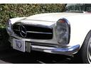 ２３０ＳＬ　正規輸入　／　ウエスタン自動車　／　左ハンドル　／　４速マニュアルミッション　／　レッド革シート　／　純正ハードトップ　／　レッドソフトトップ　／　クーラー付(29枚目)