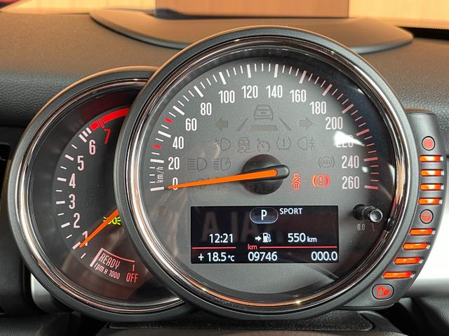 ＭＩＮＩ クーパーＳ　ジョンクーパーワークスパッケージ　純正ナビ　バックカメラ　Ｂｌｕｅｔｏｏｔｈ　ペッパーパッケージ　ＭＩＮＩドライビングモード　ヘッドアップディスプレイ　ＪＣＷ１７インチアルミ　ＪＣＷステアリング（7枚目）
