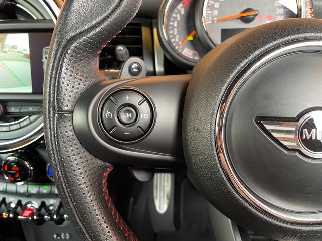 ＭＩＮＩ クーパーＳ　ジョンクーパーワークスパッケージ　純正ナビ　バックカメラ　Ｂｌｕｅｔｏｏｔｈ　ペッパーパッケージ　ＭＩＮＩドライビングモード　ヘッドアップディスプレイ　ＪＣＷ１７インチアルミ　ＪＣＷステアリング（8枚目）
