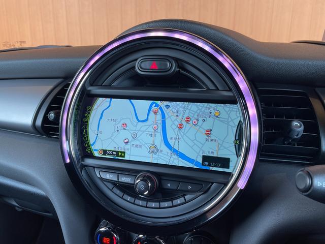 ＭＩＮＩ クーパーＳ　ジョンクーパーワークスパッケージ　純正ナビ　バックカメラ　Ｂｌｕｅｔｏｏｔｈ　ペッパーパッケージ　ＭＩＮＩドライビングモード　ヘッドアップディスプレイ　ＪＣＷ１７インチアルミ　ＪＣＷステアリング（15枚目）
