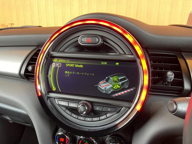 ＭＩＮＩ クーパーＳ　ジョンクーパーワークスパッケージ　純正ナビ　バックカメラ　Ｂｌｕｅｔｏｏｔｈ　ペッパーパッケージ　ＭＩＮＩドライビングモード　ヘッドアップディスプレイ　ＪＣＷ１７インチアルミ　ＪＣＷステアリング（16枚目）