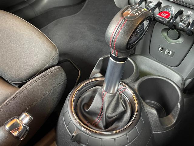 ＭＩＮＩ クーパーＳ　ジョンクーパーワークスパッケージ　純正ナビ　バックカメラ　Ｂｌｕｅｔｏｏｔｈ　ペッパーパッケージ　ＭＩＮＩドライビングモード　ヘッドアップディスプレイ　ＪＣＷ１７インチアルミ　ＪＣＷステアリング（20枚目）