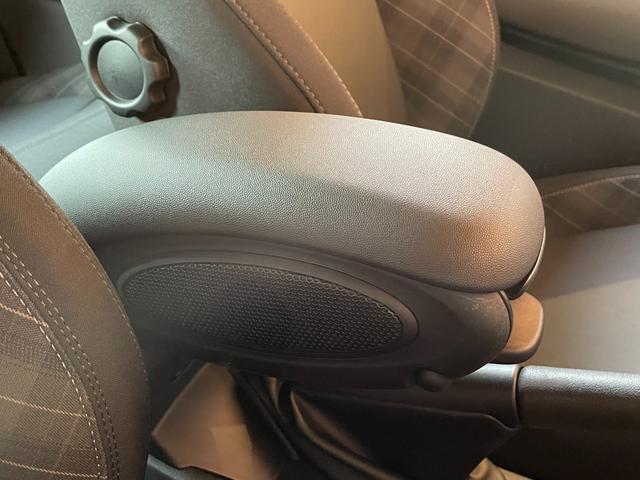 ＭＩＮＩ クーパーＳ　ジョンクーパーワークスパッケージ　純正ナビ　バックカメラ　Ｂｌｕｅｔｏｏｔｈ　ペッパーパッケージ　ＭＩＮＩドライビングモード　ヘッドアップディスプレイ　ＪＣＷ１７インチアルミ　ＪＣＷステアリング（22枚目）