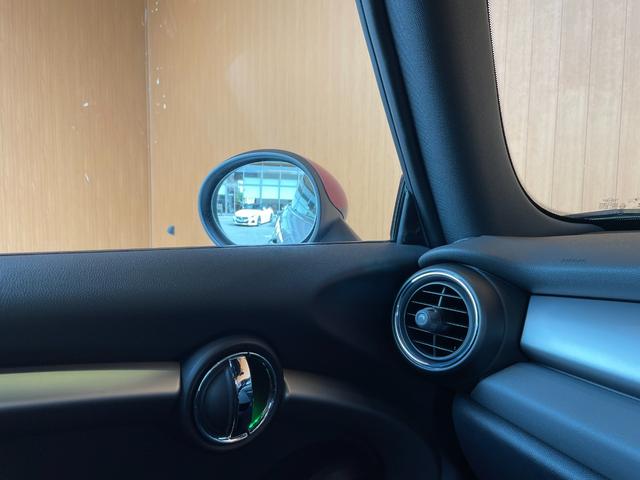 ＭＩＮＩ クーパーＳ　ジョンクーパーワークスパッケージ　純正ナビ　バックカメラ　Ｂｌｕｅｔｏｏｔｈ　ペッパーパッケージ　ＭＩＮＩドライビングモード　ヘッドアップディスプレイ　ＪＣＷ１７インチアルミ　ＪＣＷステアリング（23枚目）