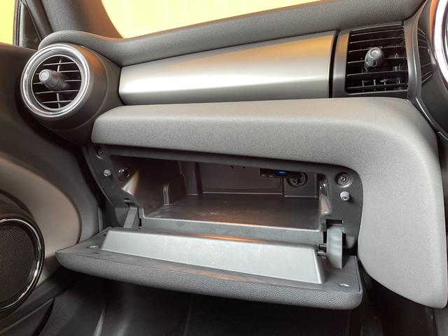 ＭＩＮＩ クーパーＳ　ジョンクーパーワークスパッケージ　純正ナビ　バックカメラ　Ｂｌｕｅｔｏｏｔｈ　ペッパーパッケージ　ＭＩＮＩドライビングモード　ヘッドアップディスプレイ　ＪＣＷ１７インチアルミ　ＪＣＷステアリング（25枚目）