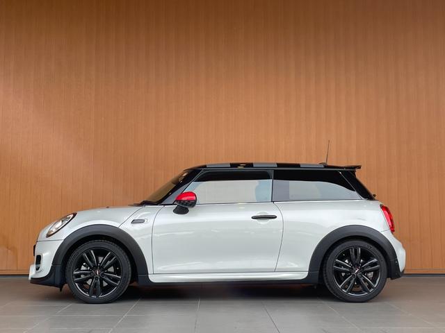 ＭＩＮＩ クーパーＳ　ジョンクーパーワークスパッケージ　純正ナビ　バックカメラ　Ｂｌｕｅｔｏｏｔｈ　ペッパーパッケージ　ＭＩＮＩドライビングモード　ヘッドアップディスプレイ　ＪＣＷ１７インチアルミ　ＪＣＷステアリング（40枚目）