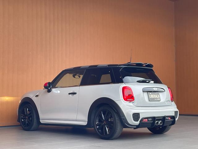 ＭＩＮＩ クーパーＳ　ジョンクーパーワークスパッケージ　純正ナビ　バックカメラ　Ｂｌｕｅｔｏｏｔｈ　ペッパーパッケージ　ＭＩＮＩドライビングモード　ヘッドアップディスプレイ　ＪＣＷ１７インチアルミ　ＪＣＷステアリング（41枚目）
