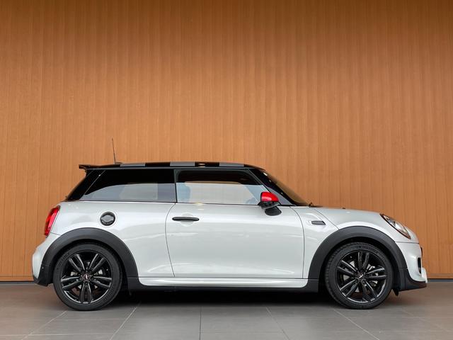 ＭＩＮＩ クーパーＳ　ジョンクーパーワークスパッケージ　純正ナビ　バックカメラ　Ｂｌｕｅｔｏｏｔｈ　ペッパーパッケージ　ＭＩＮＩドライビングモード　ヘッドアップディスプレイ　ＪＣＷ１７インチアルミ　ＪＣＷステアリング（44枚目）