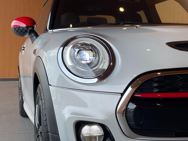 ＭＩＮＩ クーパーＳ　ジョンクーパーワークスパッケージ　純正ナビ　バックカメラ　Ｂｌｕｅｔｏｏｔｈ　ペッパーパッケージ　ＭＩＮＩドライビングモード　ヘッドアップディスプレイ　ＪＣＷ１７インチアルミ　ＪＣＷステアリング（46枚目）