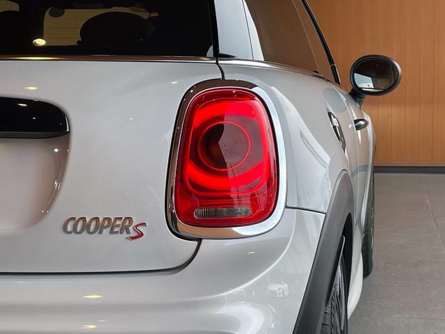 ＭＩＮＩ クーパーＳ　ジョンクーパーワークスパッケージ　純正ナビ　バックカメラ　Ｂｌｕｅｔｏｏｔｈ　ペッパーパッケージ　ＭＩＮＩドライビングモード　ヘッドアップディスプレイ　ＪＣＷ１７インチアルミ　ＪＣＷステアリング（47枚目）