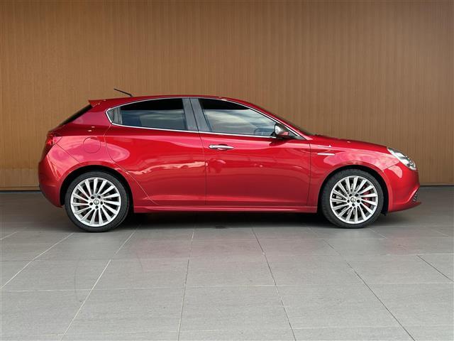 ジュリエッタ スポルティーバ 社外7インチナビ/本革シート/前方Dレコーダー/バックカメラ/ETC/フルセグTV/パドルシフト/前席パワーシート/シートヒーター/革巻きステアリング/純正フロアマット/純正アルミホイール(27枚目)