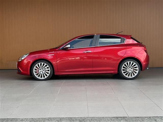 ジュリエッタ スポルティーバ 社外7インチナビ/本革シート/前方Dレコーダー/バックカメラ/ETC/フルセグTV/パドルシフト/前席パワーシート/シートヒーター/革巻きステアリング/純正フロアマット/純正アルミホイール(31枚目)