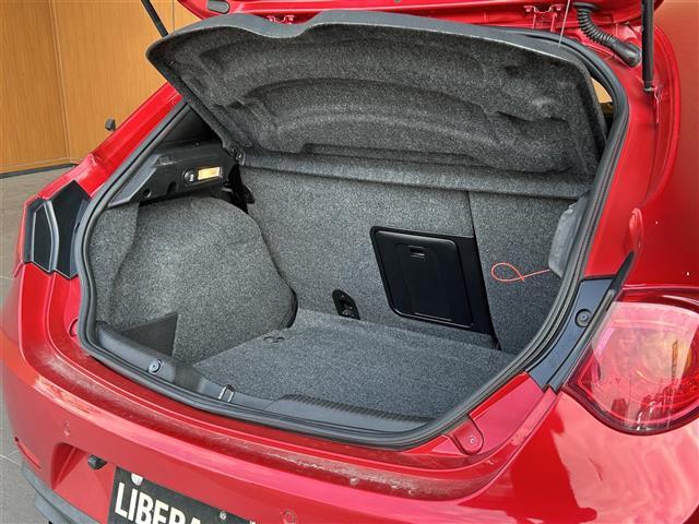 ジュリエッタ スポルティーバ 社外7インチナビ/本革シート/前方Dレコーダー/バックカメラ/ETC/フルセグTV/パドルシフト/前席パワーシート/シートヒーター/革巻きステアリング/純正フロアマット/純正アルミホイール(35枚目)