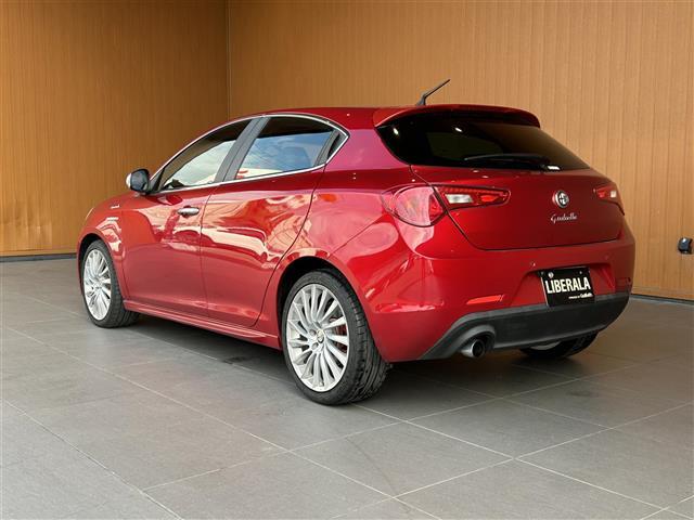 ジュリエッタ スポルティーバ 社外7インチナビ/本革シート/前方Dレコーダー/バックカメラ/ETC/フルセグTV/パドルシフト/前席パワーシート/シートヒーター/革巻きステアリング/純正フロアマット/純正アルミホイール(43枚目)