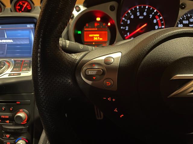 フェアレディZ バージョンS 純正ナビ CD/DVD再生 HIDヘッドライト オートライト 純正19インチアルミ プッシュスタート 純正フロアマット ETC(7枚目)