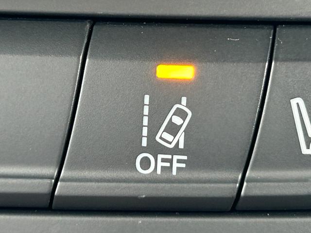 ジープ・レネゲード リミテッド 白革シート シートヒーター パワーシート 社外8インチナビ TV バックカメラ Bluetooth ステアリングヒーター ETC クルコン BSM LKA コーナーセンサー 純正17インチAW ETC(10枚目)