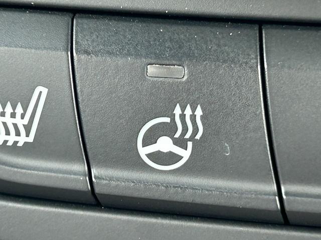 ジープ・レネゲード リミテッド 白革シート シートヒーター パワーシート 社外8インチナビ TV バックカメラ Bluetooth ステアリングヒーター ETC クルコン BSM LKA コーナーセンサー 純正17インチAW ETC(12枚目)