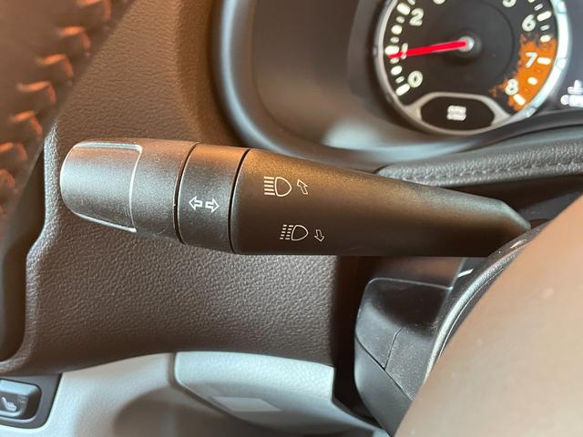 ジープ・レネゲード リミテッド 白革シート シートヒーター パワーシート 社外8インチナビ TV バックカメラ Bluetooth ステアリングヒーター ETC クルコン BSM LKA コーナーセンサー 純正17インチAW ETC(19枚目)