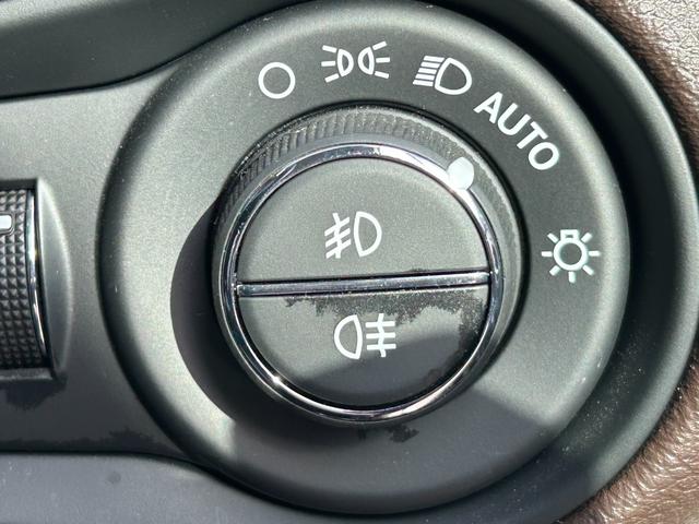 ジープ・レネゲード リミテッド 白革シート シートヒーター パワーシート 社外8インチナビ TV バックカメラ Bluetooth ステアリングヒーター ETC クルコン BSM LKA コーナーセンサー 純正17インチAW ETC(22枚目)