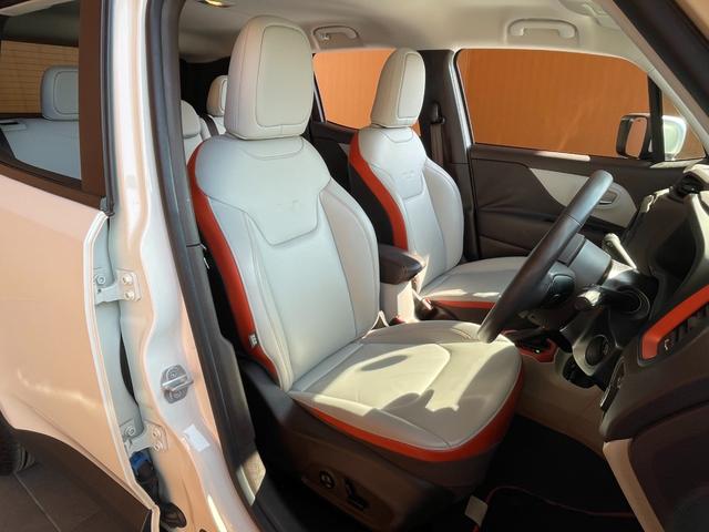 ジープ・レネゲード リミテッド 白革シート シートヒーター パワーシート 社外8インチナビ TV バックカメラ Bluetooth ステアリングヒーター ETC クルコン BSM LKA コーナーセンサー 純正17インチAW ETC(24枚目)