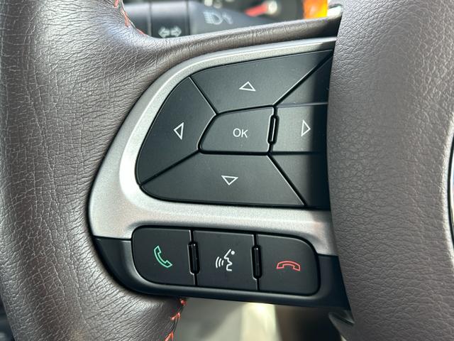 ジープ・レネゲード リミテッド 白革シート シートヒーター パワーシート 社外8インチナビ TV バックカメラ Bluetooth ステアリングヒーター ETC クルコン BSM LKA コーナーセンサー 純正17インチAW ETC(26枚目)