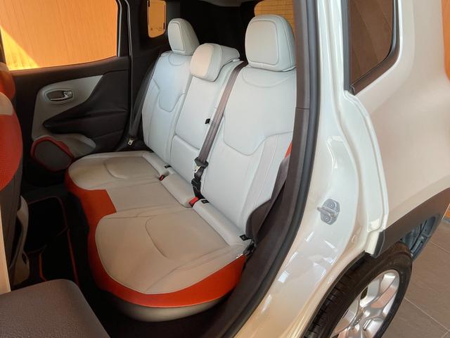 ジープ・レネゲード リミテッド 白革シート シートヒーター パワーシート 社外8インチナビ TV バックカメラ Bluetooth ステアリングヒーター ETC クルコン BSM LKA コーナーセンサー 純正17インチAW ETC(28枚目)