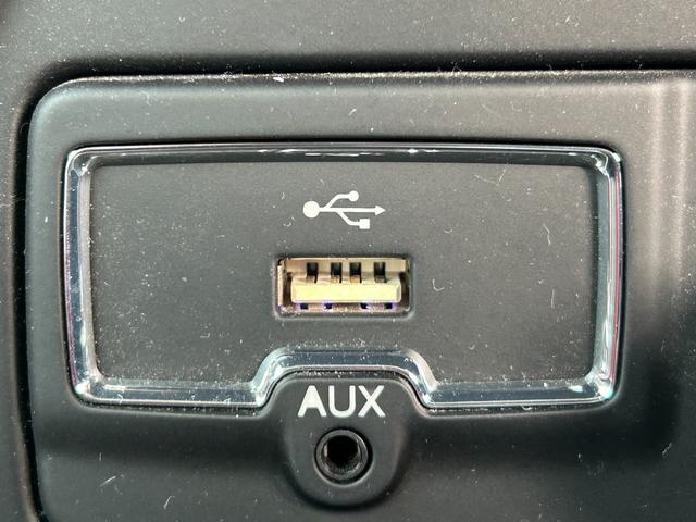 ジープ・レネゲード リミテッド 白革シート シートヒーター パワーシート 社外8インチナビ TV バックカメラ Bluetooth ステアリングヒーター ETC クルコン BSM LKA コーナーセンサー 純正17インチAW ETC(29枚目)