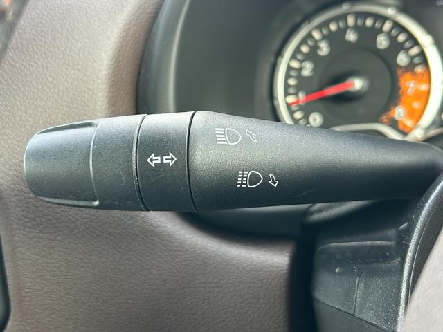 ジープ・レネゲード リミテッド 白革シート シートヒーター パワーシート 社外8インチナビ TV バックカメラ Bluetooth ステアリングヒーター ETC クルコン BSM LKA コーナーセンサー 純正17インチAW ETC(31枚目)