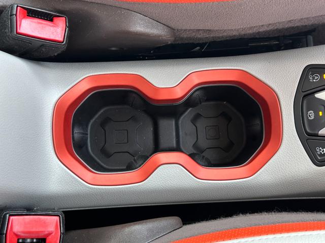 ジープ・レネゲード リミテッド 白革シート シートヒーター パワーシート 社外8インチナビ TV バックカメラ Bluetooth ステアリングヒーター ETC クルコン BSM LKA コーナーセンサー 純正17インチAW ETC(41枚目)