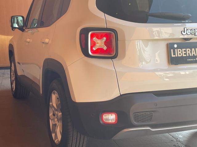 ジープ・レネゲード リミテッド 白革シート シートヒーター パワーシート 社外8インチナビ TV バックカメラ Bluetooth ステアリングヒーター ETC クルコン BSM LKA コーナーセンサー 純正17インチAW ETC(43枚目)