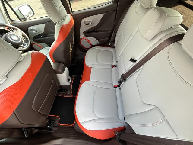 ジープ・レネゲード リミテッド 白革シート シートヒーター パワーシート 社外8インチナビ TV バックカメラ Bluetooth ステアリングヒーター ETC クルコン BSM LKA コーナーセンサー 純正17インチAW ETC(55枚目)