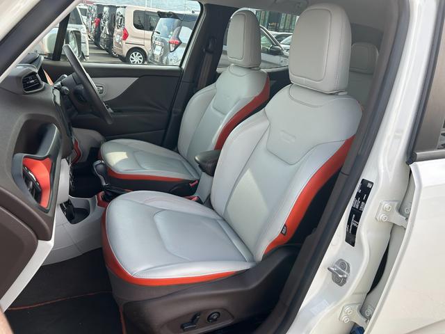 ジープ・レネゲード リミテッド 白革シート シートヒーター パワーシート 社外8インチナビ TV バックカメラ Bluetooth ステアリングヒーター ETC クルコン BSM LKA コーナーセンサー 純正17インチAW ETC(56枚目)