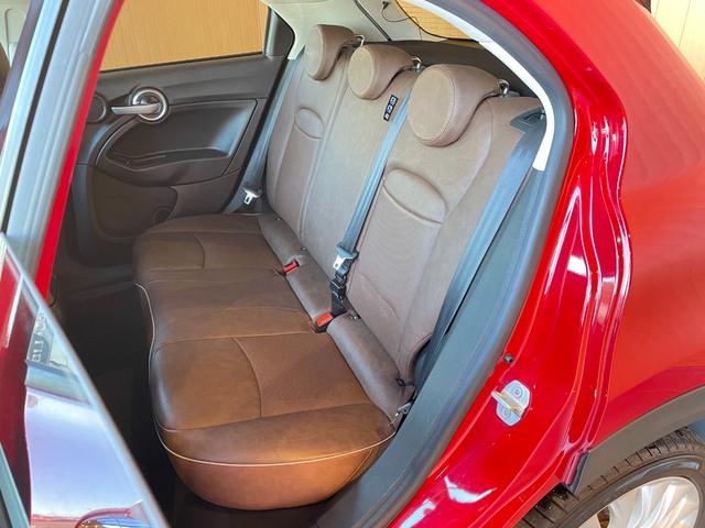 ５００Ｘ ポップスター　プラス　茶革シート　パワーシート　シートヒーター　社外ポータブルナビ　バックカメラ　パドルシフト　レーンキープアシスト　ブラインドスポット　ＥＴＣ　Ｂｌｕｅｔｏｏｔｈ　純正１８インチアルミ　プッシュスタート（30枚目）