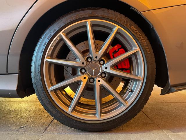 ＣＬＡクラス シューティングブレーク ＣＬＡ４５　４マチック　シューティングブレーク　パノラミックスライディングルーフ　黒革シート　シートヒーター　純正ナビ　フルセグＴＶ　バックカメラ　ＡｐｐｌｅＣａｒＰｌａｙ　Ｂｌｕｅｔｏｏｔｈ　ＡＣＣ　ブラインドスポット　アイドリングストップ（35枚目）