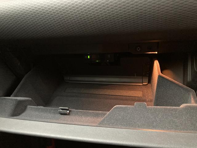 レンジローバーイヴォーク Ｓ　黒革シート　シートヒーター　パワーシート　純正ナビ　３６０°カメラ　ＣａｒＰｌａｙ　ドライブパック　ＡＣＣ　ＬＫＡ　ＢＳＭ　キーレスエントリー　純正１８インチＡＷ　ＬＥＤヘッドライト　ＥＴＣ（19枚目）