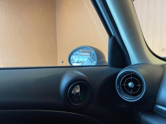 MINI クーパーSD クロスオーバー ナビ TV Bluetooth バックカメラ パドルシフト キーレス ETC 純正17インチブラックホイール HIDブラックヘッドライト オートライト ピアノブラックエクステリア アンビエントライト(18枚目)