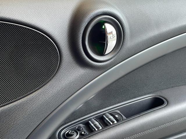 MINI クーパーSD クロスオーバー ナビ TV Bluetooth バックカメラ パドルシフト キーレス ETC 純正17インチブラックホイール HIDブラックヘッドライト オートライト ピアノブラックエクステリア アンビエントライト(21枚目)