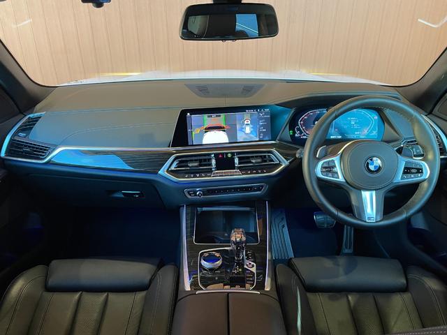 X5 xDrive 35d Mスポーツ 純正ナビ フルセグTV 360度カメラ 黒革シート シートヒーター クリスタルシフト ACC ヘッドアップディスプレイ カーボングリル 純正19インチアルミ パーキングアシスト レーンキープ(4枚目)