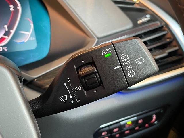 X5 xDrive 35d Mスポーツ 純正ナビ フルセグTV 360度カメラ 黒革シート シートヒーター クリスタルシフト ACC ヘッドアップディスプレイ カーボングリル 純正19インチアルミ パーキングアシスト レーンキープ(12枚目)