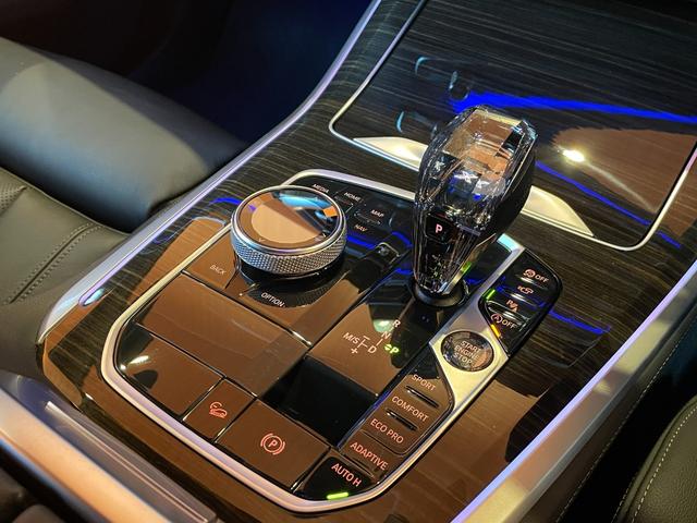 X5 xDrive 35d Mスポーツ 純正ナビ フルセグTV 360度カメラ 黒革シート シートヒーター クリスタルシフト ACC ヘッドアップディスプレイ カーボングリル 純正19インチアルミ パーキングアシスト レーンキープ(23枚目)