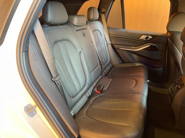 X5 xDrive 35d Mスポーツ 純正ナビ フルセグTV 360度カメラ 黒革シート シートヒーター クリスタルシフト ACC ヘッドアップディスプレイ カーボングリル 純正19インチアルミ パーキングアシスト レーンキープ(30枚目)