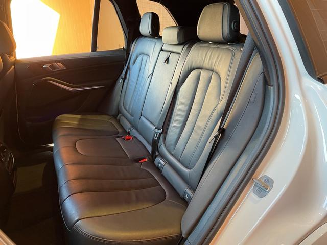 X5 xDrive 35d Mスポーツ 純正ナビ フルセグTV 360度カメラ 黒革シート シートヒーター クリスタルシフト ACC ヘッドアップディスプレイ カーボングリル 純正19インチアルミ パーキングアシスト レーンキープ(31枚目)