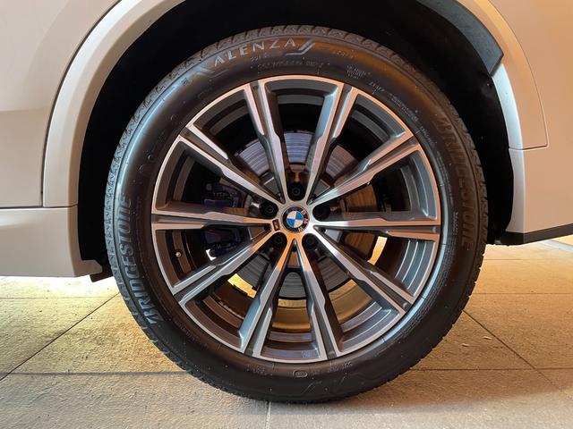 X5 xDrive 35d Mスポーツ 純正ナビ フルセグTV 360度カメラ 黒革シート シートヒーター クリスタルシフト ACC ヘッドアップディスプレイ カーボングリル 純正19インチアルミ パーキングアシスト レーンキープ(37枚目)