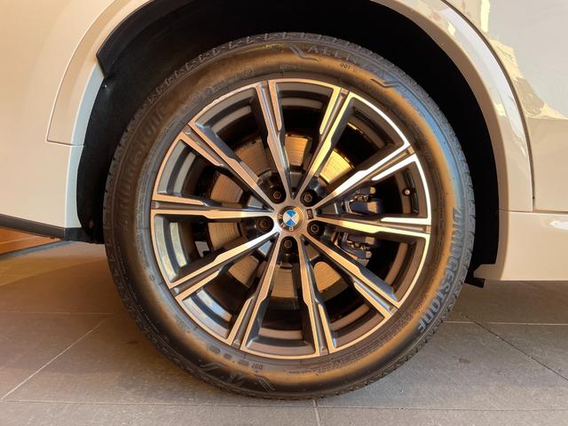 X5 xDrive 35d Mスポーツ 純正ナビ フルセグTV 360度カメラ 黒革シート シートヒーター クリスタルシフト ACC ヘッドアップディスプレイ カーボングリル 純正19インチアルミ パーキングアシスト レーンキープ(38枚目)
