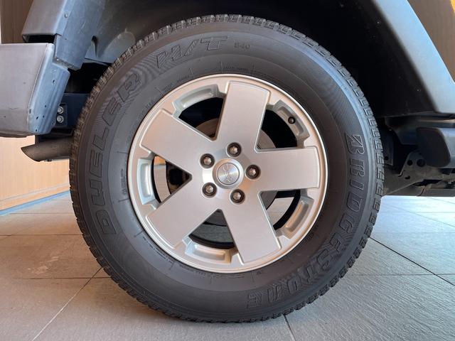 �Q�V�X�܁A�n��ɖ��������݌ɓW�����s�Ȃ��Ă���܂��B���̓X�܂ł����W������Ȃ����Ԃ��������܂��̂ŁA���q�l�ɂƂ��Ă��C�ɓ���̓X�܂������邩������܂���